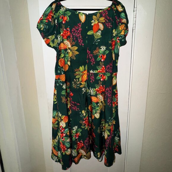Amazon - 1950s-Style Deep Green Garden/Floral/Fruit Print Swing Dress (Size 2XL) - Picture 2 of 3